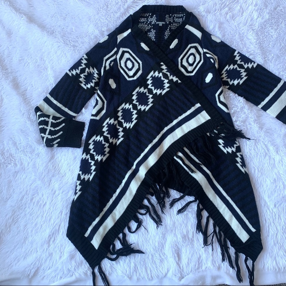 CHARLOTTE RUSSE OPEN-FRONT FRINGE CARDIGAN